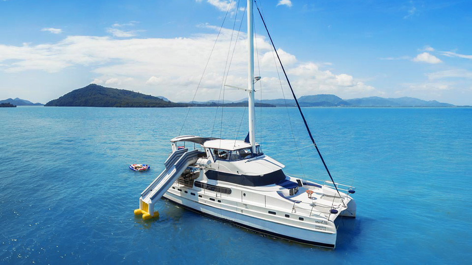 Private Yacht Charter Phuket: Blue Lagoon 70