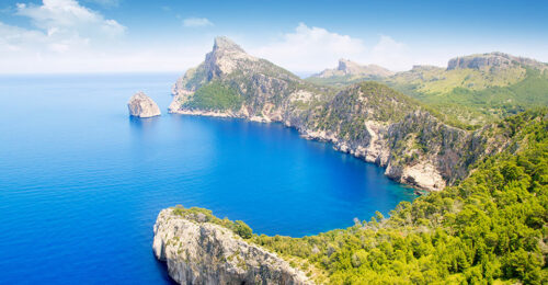 Cruising Guide to Mallorca: Marinas, Bays, Restaurants
