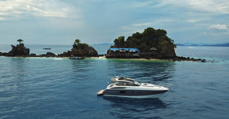 Motor Yacht Rental Phuket: Princess V39