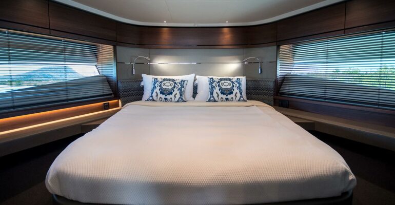 Private Yacht Charter Phuket: Princess S65 VIP cabin