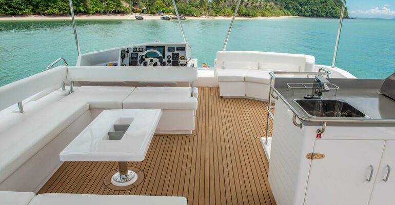 Leopard Catamaran Charter Phuket: flybridge