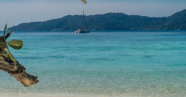 Lagoon 421 Rental Phuket: beach time