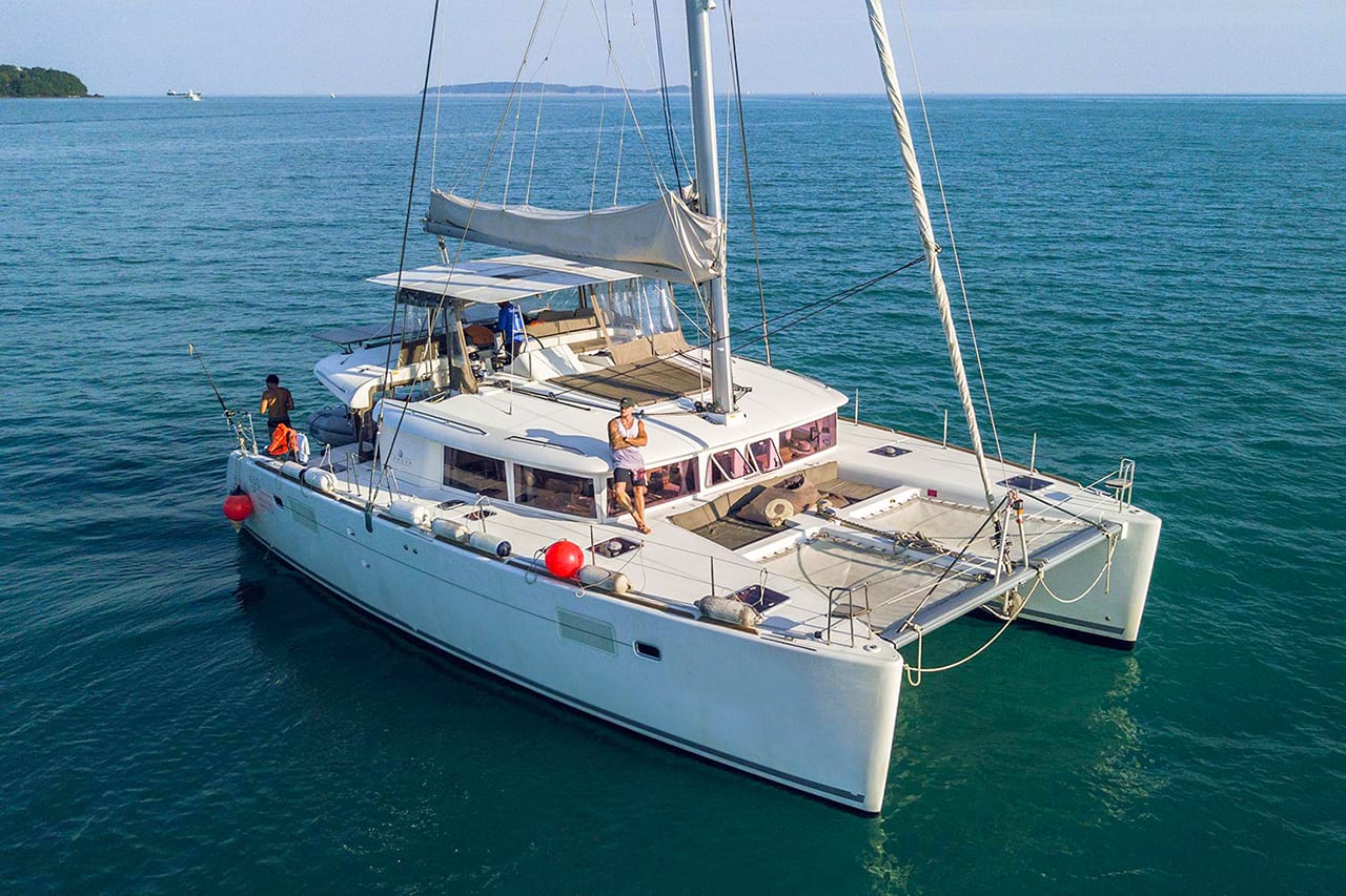 lagoon 450 sailing catamaran