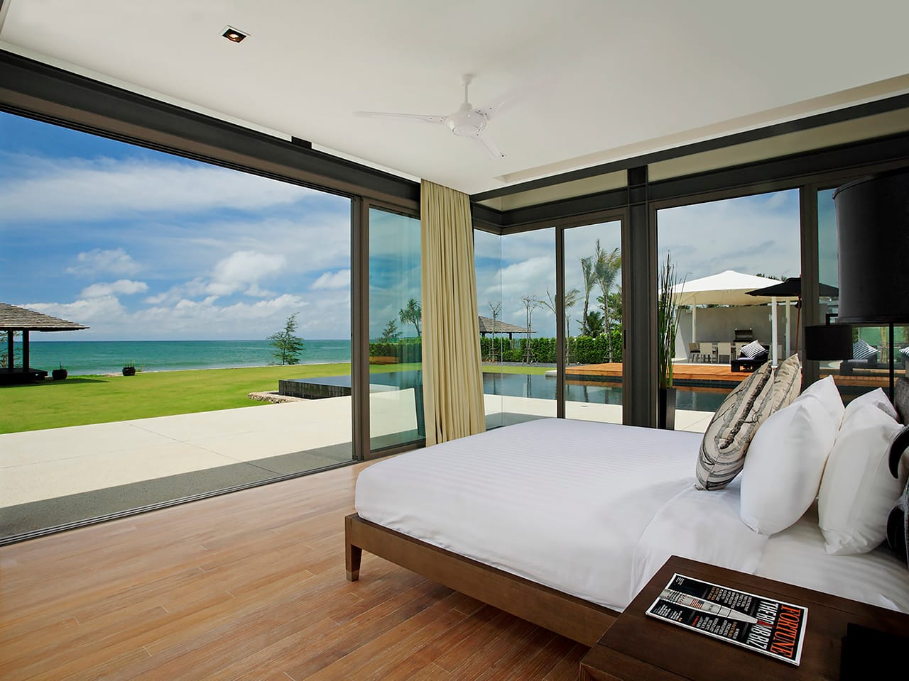 005-Villa-Essenza---Sea-view-bedroom
